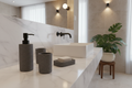 Set de baño piedra natural en baño de lujo